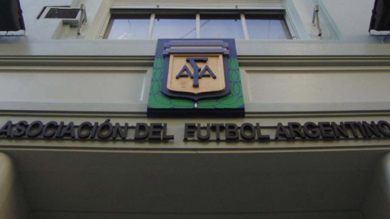 Angelici y DOnofrio se reúnen en AFA para pedir que las finales se jueguen domingo