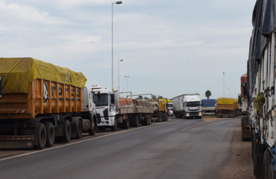 Transportistas paralizarán la carga y traslado de cereales desde el lunes
