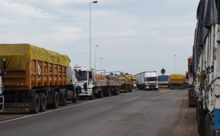 VUELVEN-LOS-CAMIONEROS.jpg