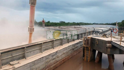 Soja y maíz de productores chaqueños, en barcazas desde Barranqueras a Rosario