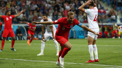 Un frentazo sobre el final le dio el triunfo a Inglaterra