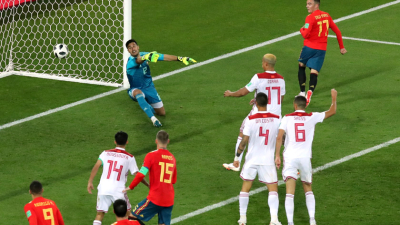 El VAR ayudó a España en el empate con Marruecos y enfrentará a Rusia en octavos