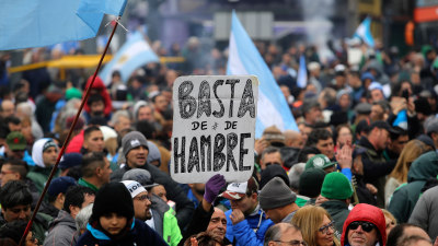 Jornada patria con manifestaciones contra el acuerdo con el FMI