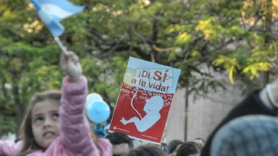 La ola celeste se convoca en la Plaza 25 de Mayo