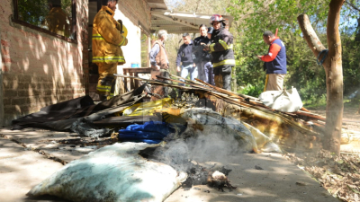 Voraz incendio en pleno centro de Colonia Benítez