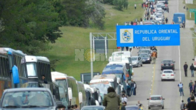 La devaluación argentina hace que paraguayos y uruguayos vacíen los negocios argentinos