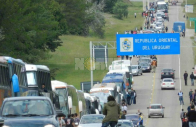 La devaluación argentina hace que paraguayos y uruguayos vacíen los negocios argentinos