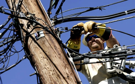 58trabajadores-cable.jpg