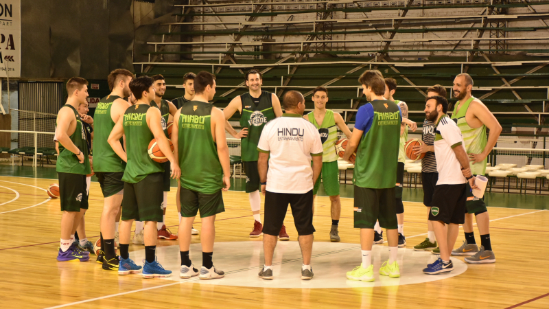 Hindú vuelve a las prácticas