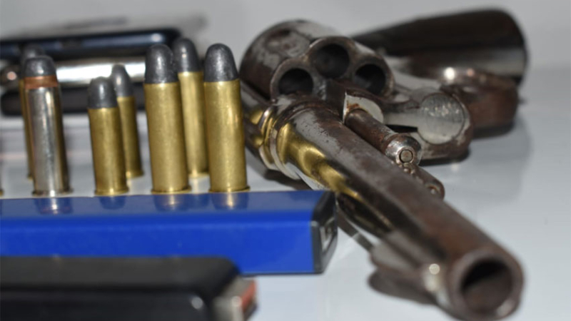 Armas, motocicletas y cocaína: adolescente quedó detenido