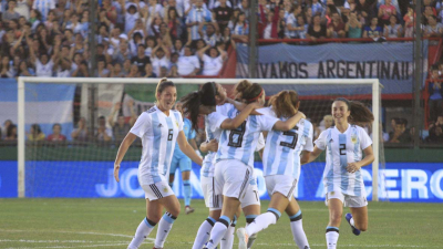 El seleccionado femenino de fútbol quiere sellar el pasaje al Mundial de Francia