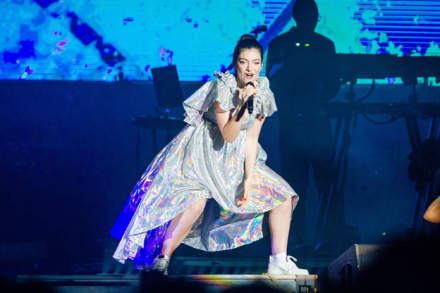 LORDE-escenario.jpg
