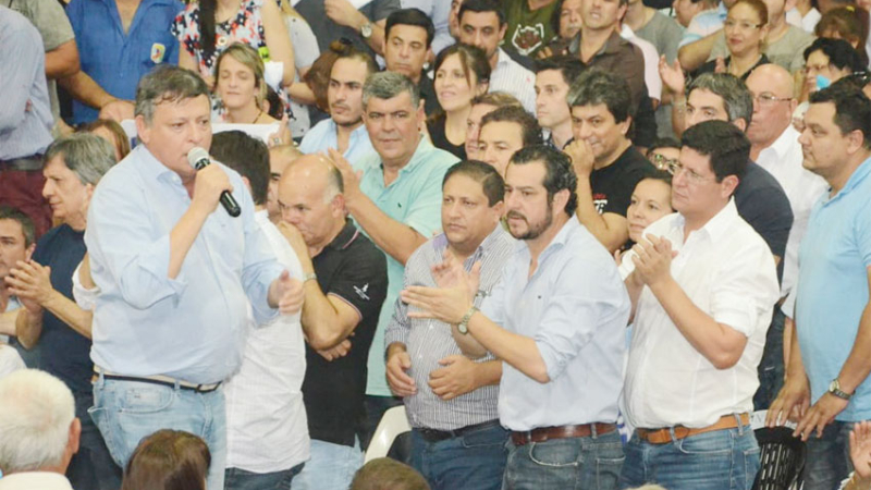 Intendentes piden que Peppo defina qué hará con funcionarios gustavistas