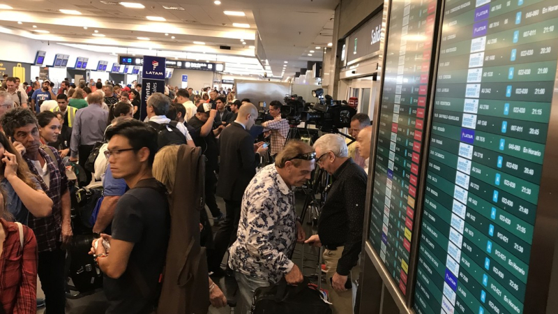 Aerolíneas canceló todos sus vuelos del lunes 26 por el paro