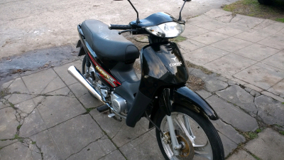 Le habían robado la moto, la encontró pero la policía se la entregó a la ladrona