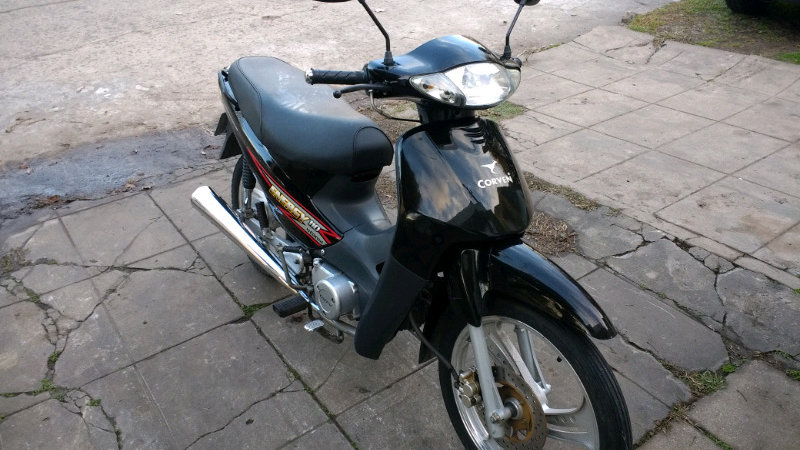 Le habían robado la moto, la encontró pero la policía se la entregó a la ladrona