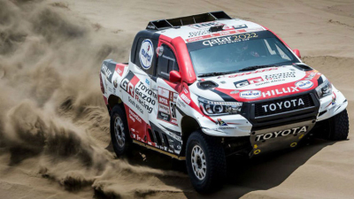 Al-Attiyah lidera en autos y Barreda domina en motos
