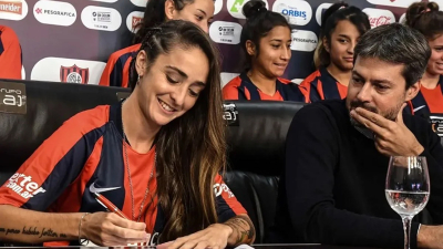 Macarena Sánchez es la primera futbolista profesional de la Argentina