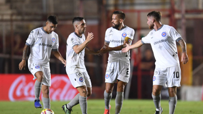 Argentinos dio el primer paso ante Independiente