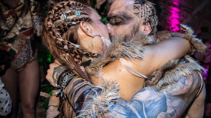 Así fue la exótica fiesta de disfraces del novio de Miriam Lanzoni