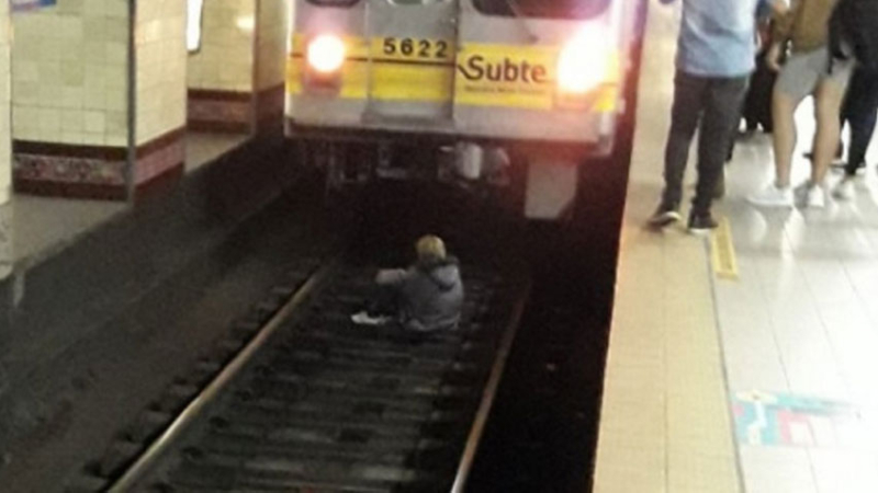 Una jubilada quiso quitarse la vida en las vías del subte