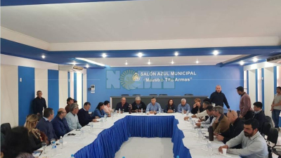 El gobernador y parte de su gabinete estan reunidos con los intendentes del sudoeste