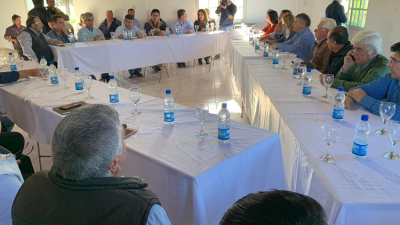 Peppo y ministros se reunieron con intendentes del sudoeste en Charata