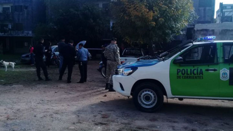 Un hombre dejó su auto en un taller, discutió por $300 y asesinó al mecánico de dos puñaladas