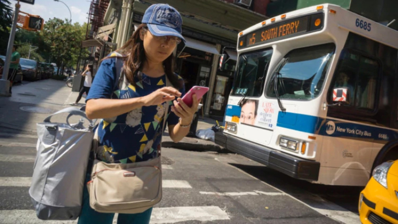 Nueva York quiere ilegalizar el "texting" en las calles
