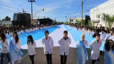 El gobernador rindió homenaje al creador de la enseña Patria y planteó dejar de lado las diferencias