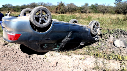 auto vuelco.jpg