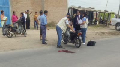 Buscan a camionero que atropelló y mató a una mujer en moto