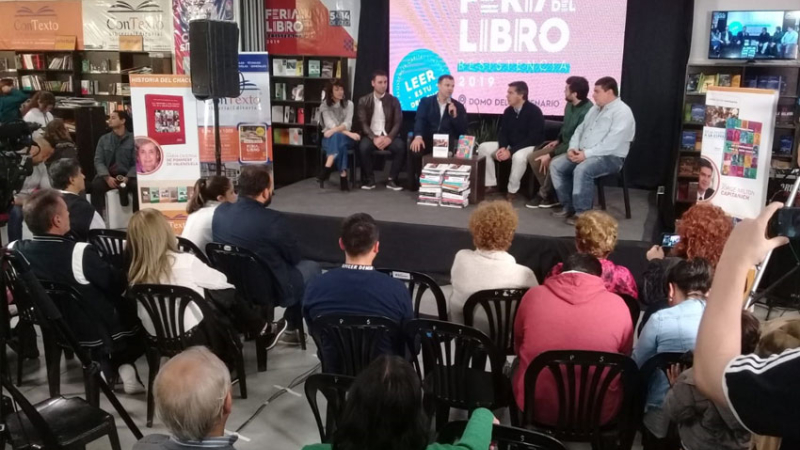 Feria del libro récord: 100 mil visitantes pasaron por el Domo del Centenario