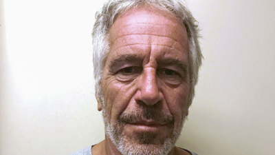 Encuentran muerto en su celda al multimillonario Epstein, acusado de crear un red de tráfico sexual de menores