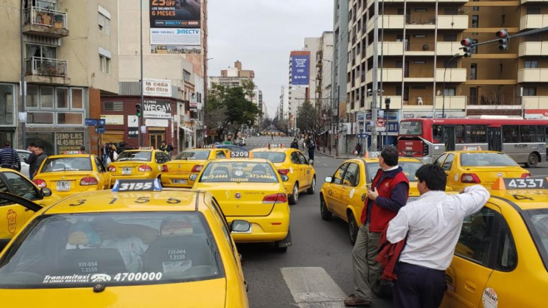 Córdoba: paro de taxistas y remiseros por la llegada de Uber