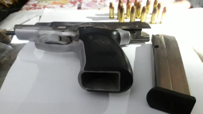 Golpe al narcotráfico: lo atraparon con 37 panes de marihuana, 75 mil pesos y armas de fuego