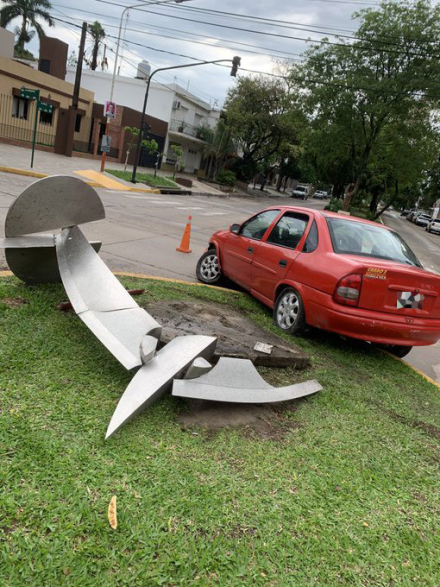 escultura al piso 2.jpg