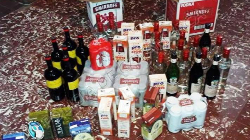 Sustrajo dinero de la fundación que preside su mamá para comprarse varias cervezas
