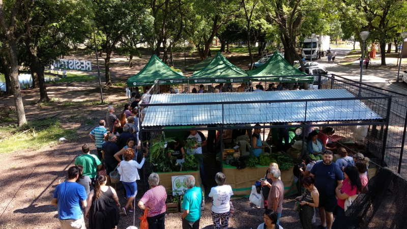 El camión de la cooperativa Fruderpa, en la plaza España