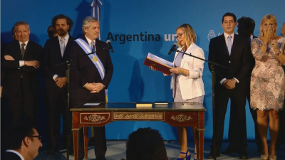 Alberto Fernández tomó juramento a sus ministros