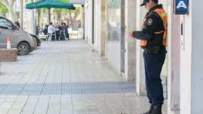 Córdoba: prohíben el uso de celulares y redes sociales a policías