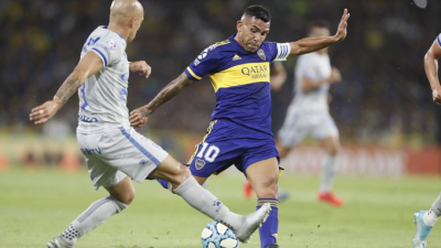 Boca superó 3 a 0 al colista Godoy Cruz y alcanzó a River en la cima de la Superliga