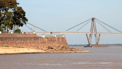 Corrientes: embarcaciones encalladas en la arena por una bajante extraordinaria