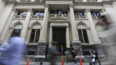Los bancos comienzan a regularizar la atención el 13 de abril