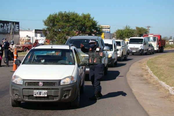 Controles sanitarios por la pandemia en Resistencia y Puerto Tirol, dos ciudades con realidades distintas