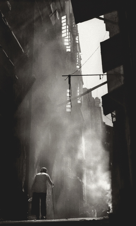 Fan-Ho-Mystic-Alley秘巷-Hong-Kong-1950s-and-60s-courtesy-of-Blue-Lotus-Gallery.jpg