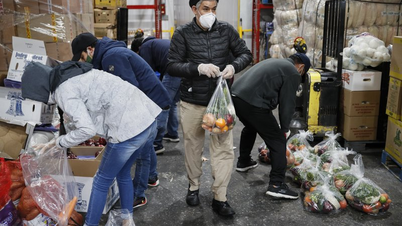 Un pastor argentino, héroe de los inmigrantes de Nueva York en la pandemia