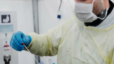 Bioquímicos chaqueños trabajan a toda máquina analizando muestras