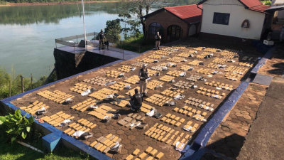 Decomisan en plena selva misionera un cargamento de casi una tonelada de marihuana