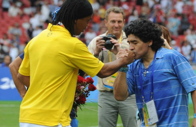 Ronaldinho quedará libre en breve y crece la ilusión de Gimnasia